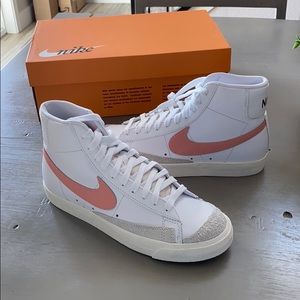 BRAND NEW pair of women’s nike blazer mid ‘77